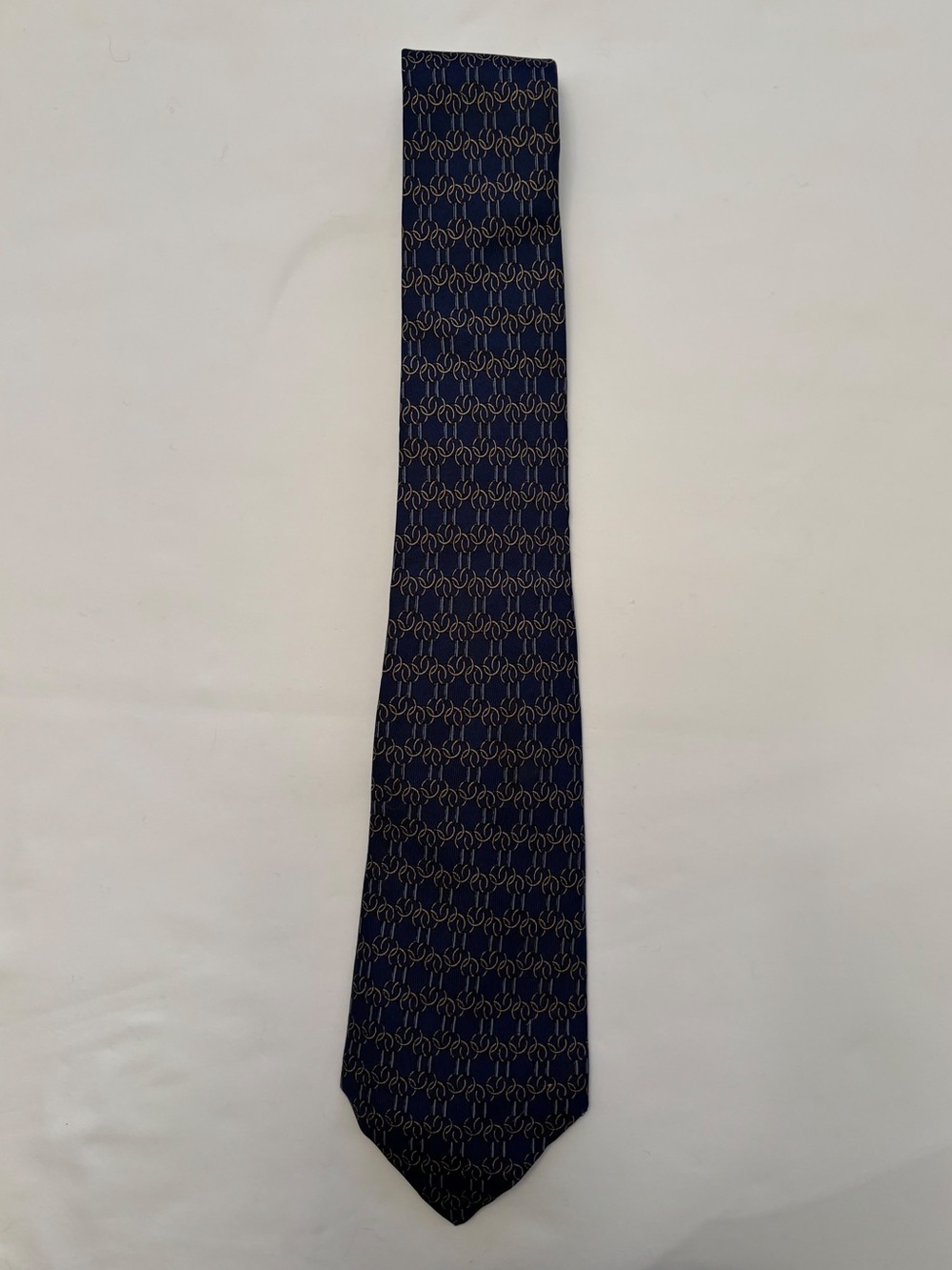 Hermes Men's Silk Tie 811 MA Navy Blue Gold Interlocking Rings Chain France